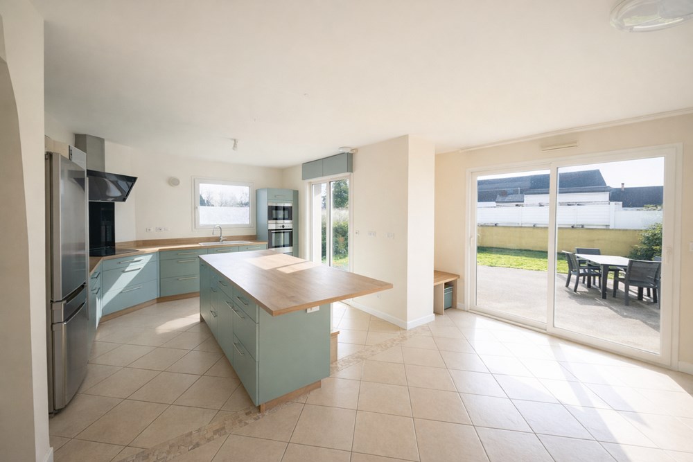 MAGNIFIQUE MAISON CONTEMPORAINE 173M2 HABITABLE - TERRAIN 860 M2 - COUP DE COEUR -A 20 MIN DE BREST - A 40MIN DE CROZON photo 3