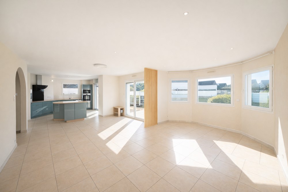 MAGNIFIQUE MAISON CONTEMPORAINE 173M2 HABITABLE - TERRAIN 860 M2 - COUP DE COEUR -A 20 MIN DE BREST - A 40MIN DE CROZON photo 2