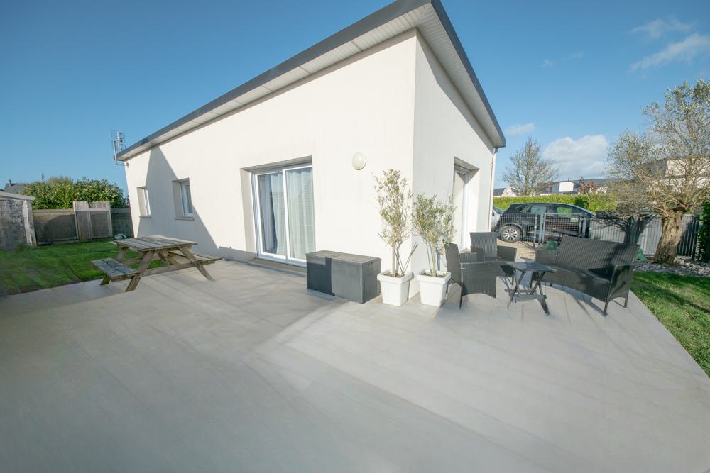 MAISON CONTEMPORAINE DE 2013 - 3 CHAMBRES - LUMINEUSE - VIE DE PLAIN-PIED - RARE - COUP DE COEUR photo 3