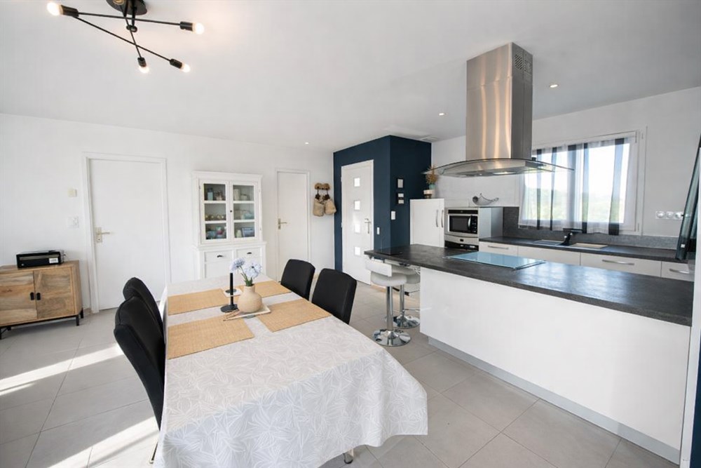 MAISON CONTEMPORAINE DE 2013 - 3 CHAMBRES - LUMINEUSE - VIE DE PLAIN-PIED - RARE - COUP DE COEUR photo 3