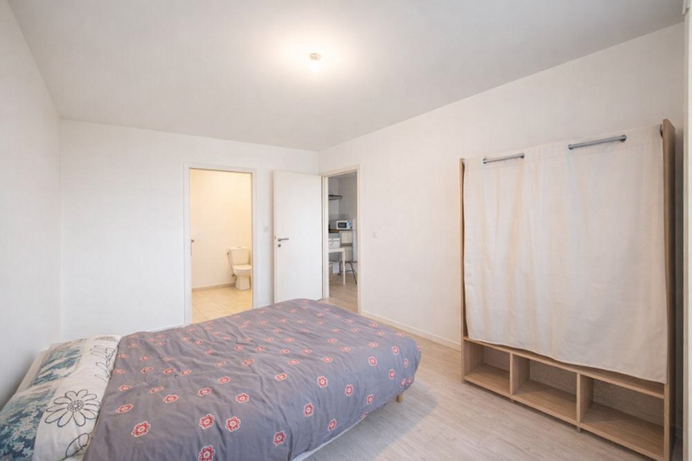 APPARTEMENT - T2 - 1 CHAMBRE - IDEAL INVESTISSEUR - DPE C - TERRASSE PRIVATIVE - PLACE DE PARKING - AUCUN TRAVAUX. photo 3