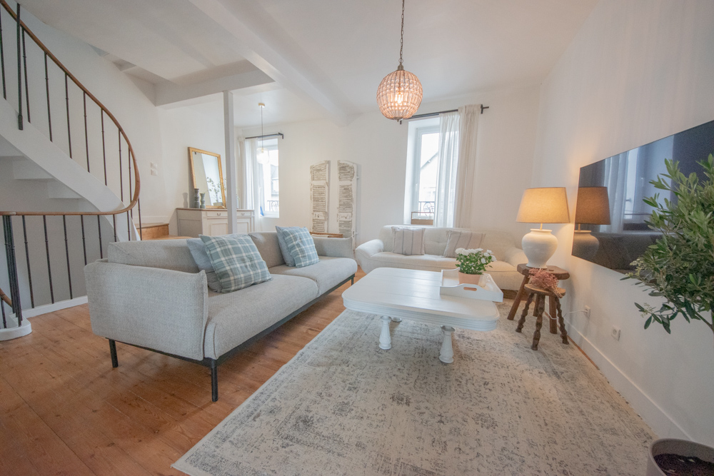 MAISON DE VILLE AVEC JARDIN - ENTIEREMENT RENOVEE EN 2023 - 121 M2 - 3 CHAMBRES - EXCELLENT DPE : C - COUP DE COEUR photo 2