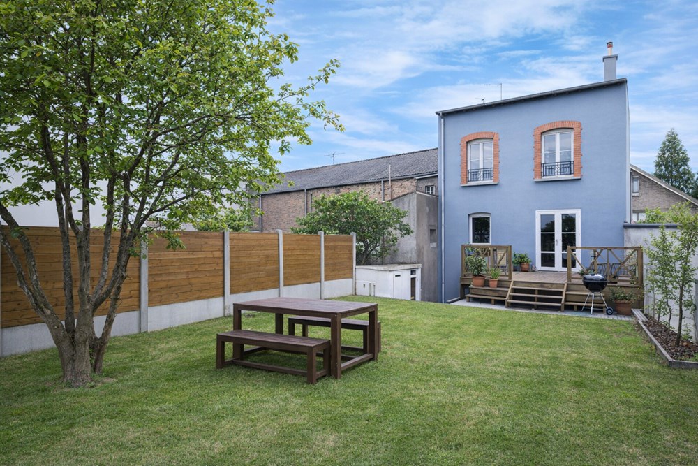 MAISON DE VILLE AVEC JARDIN - ENTIEREMENT RENOVEE EN 2023 - 121 M2 - 3 CHAMBRES - EXCELLENT DPE : C - COUP DE COEUR