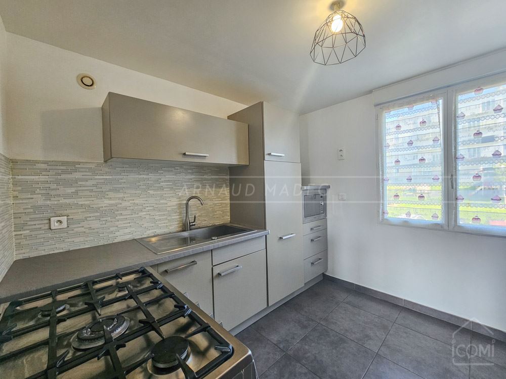 APPARTEMENT T5 DE 100M² - PIECE DE VIE 30M² AVEC TERRASSE - CUISINE SEMI US - 3/4 CH - COUP DE COEUR - IDEAL FAMILLE OU COLOCATION photo 5
