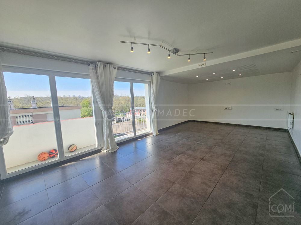 APPARTEMENT T5 DE 100M² - PIECE DE VIE 30M² AVEC TERRASSE - CUISINE SEMI US - 3/4 CH - COUP DE COEUR - IDEAL FAMILLE OU COLOCATION photo 2