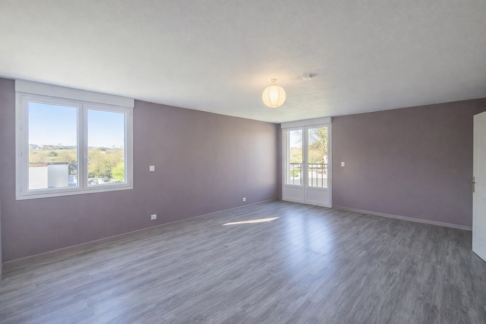 APPARTEMENT T5 DE 100M² - PIECE DE VIE 30M² AVEC TERRASSE - CUISINE SEMI US - 3/4 CH - COUP DE COEUR - IDEAL FAMILLE OU COLOCATION photo 4