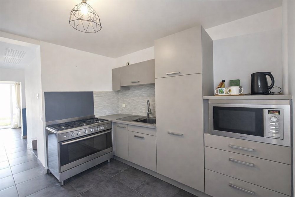 APPARTEMENT T5 DE 100M² - PIECE DE VIE 30M² AVEC TERRASSE - CUISINE SEMI US - 3/4 CH - COUP DE COEUR - IDEAL FAMILLE OU COLOCATION photo 3