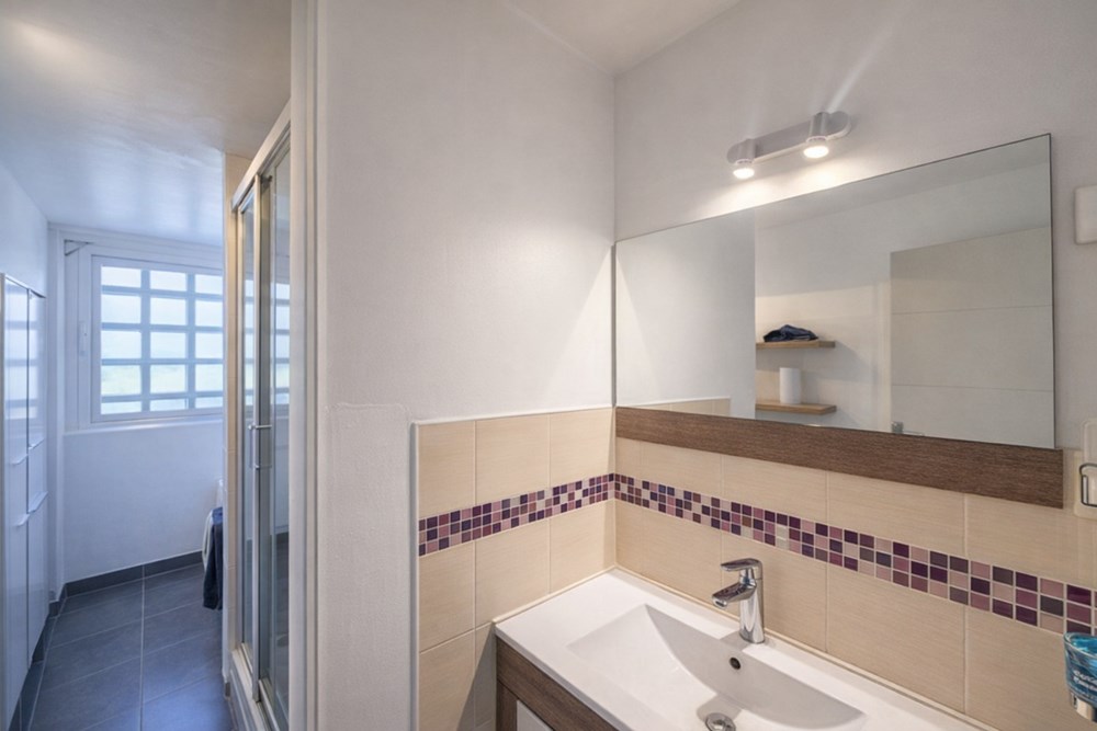 APPARTEMENT T5 DE 100M² - PIECE DE VIE 30M² AVEC TERRASSE - CUISINE SEMI US - 3/4 CH - COUP DE COEUR - IDEAL FAMILLE OU COLOCATION photo 5