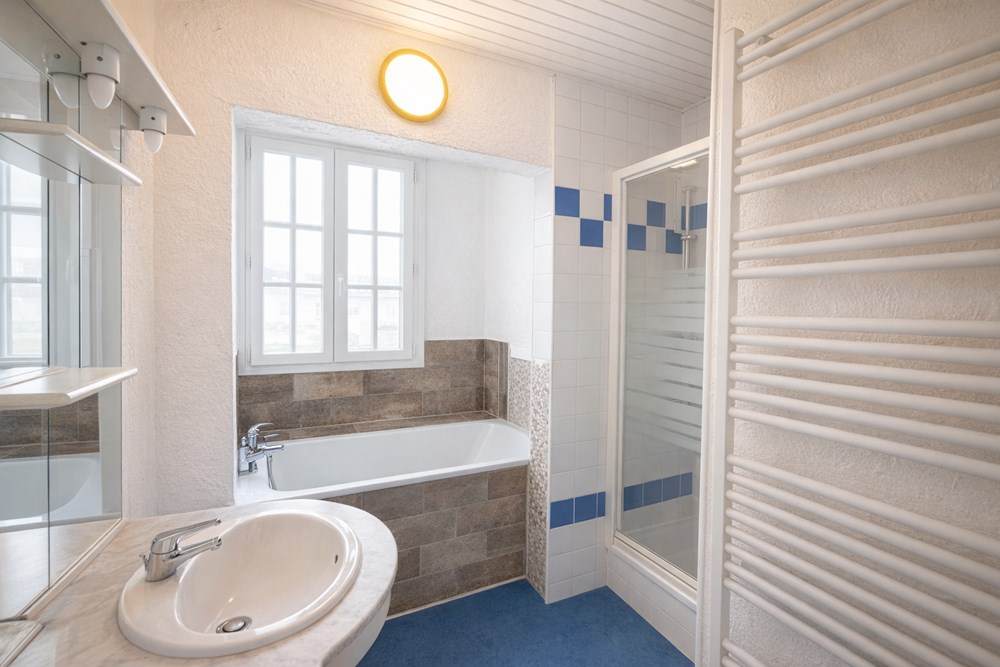 APPARTEMENT - T4 - 82 M² - IDEALEMENT BIEN SITUE - BEAUX VOLUMES - LUMINEUX - BALCONNET - ASCENSEUR photo 5