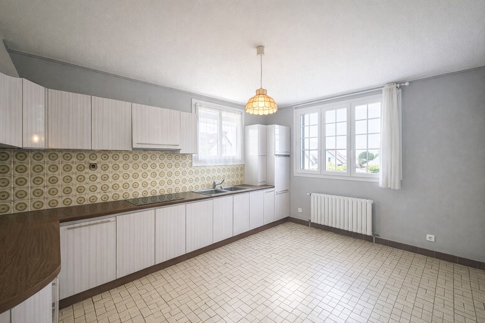 MAISON T6 AVEC 4/5 CH - TERRAIN +450M² - NON MITOYENNE - GARAGE - PROXIMITE COMMERCES - RARE photo 3