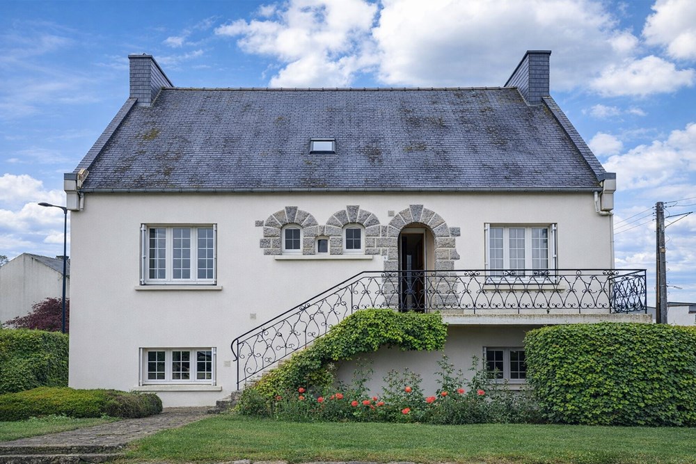 MAISON T6 AVEC 4/5 CH - TERRAIN +450M² - NON MITOYENNE - GARAGE - PROXIMITE COMMERCES - RARE