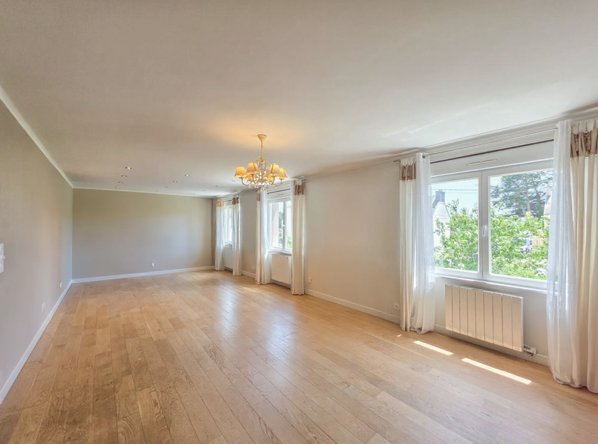 MAISON T7 DE 180M² - 5/6 CHAMBRES - CHEMINEE - TERRASSE +30M² - NON MITOYENNE - JARDIN CLOS - CALME - IDEAL FAMILLE photo 4
