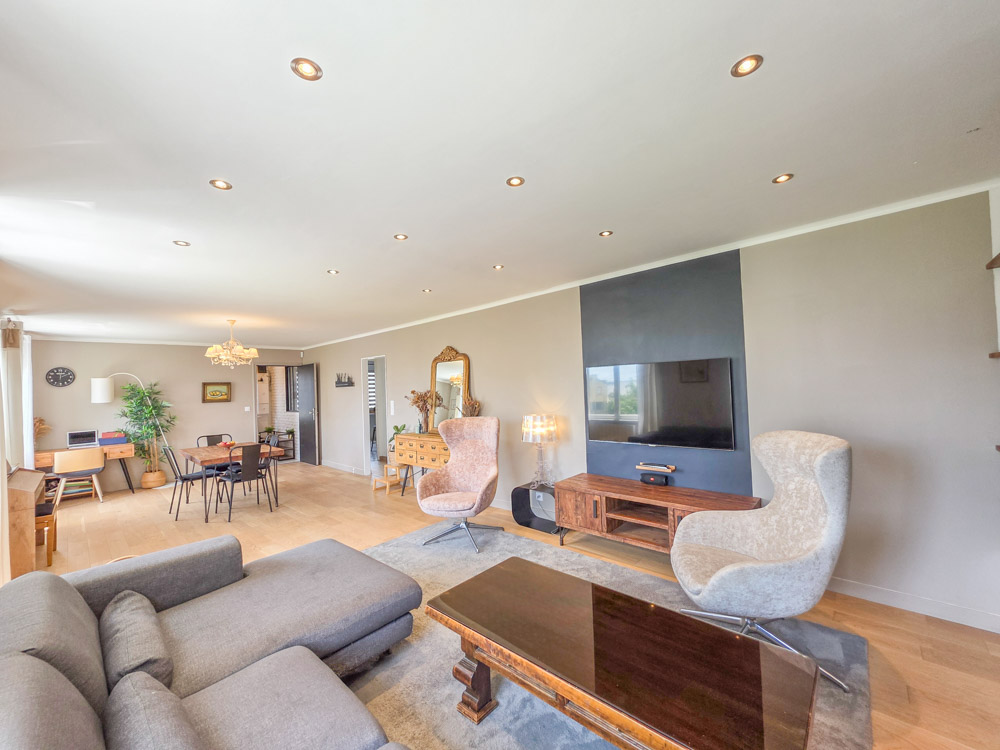 MAISON T7 DE 180M² - 5/6 CHAMBRES - CHEMINEE - TERRASSE +30M² - NON MITOYENNE - JARDIN CLOS - CALME - IDEAL FAMILLE photo 3