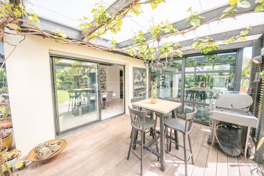 MAISON 160M² - PIECE DE VIE DE 65M² - SUITE PARENTALE DE 21M² - 5 CHAMBRES - PISCINE CHAUFFEE - DPE C - GARAGE - BELLES PRESTATIONS - RARE - CARPORT photo 2