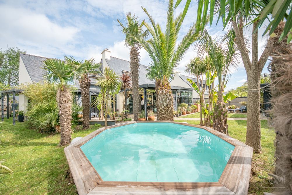 MAISON 160M² - PIECE DE VIE DE 65M² - SUITE PARENTALE DE 21M² - 5 CHAMBRES - PISCINE CHAUFFEE - DPE C - GARAGE - BELLES PRESTATIONS - RARE - CARPORT photo 4