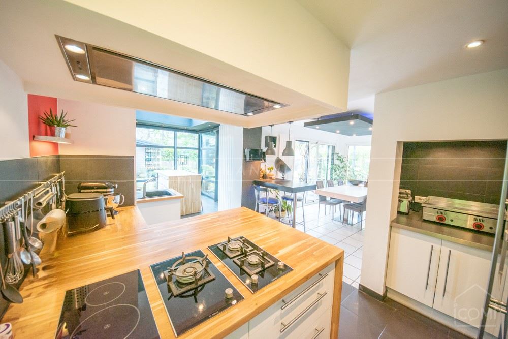 MAISON 160M² - PIECE DE VIE DE 65M² - SUITE PARENTALE DE 21M² - 5 CHAMBRES - PISCINE CHAUFFEE - DPE C - GARAGE - BELLES PRESTATIONS - RARE - CARPORT