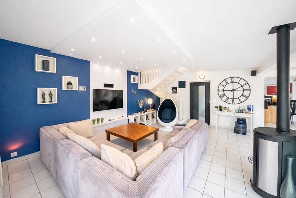 MAISON 160M² - PIECE DE VIE DE 65M² - SUITE PARENTALE DE 21M² - 5 CHAMBRES - PISCINE CHAUFFEE - DPE C - GARAGE - BELLES PRESTATIONS - RARE - CARPORT photo 4