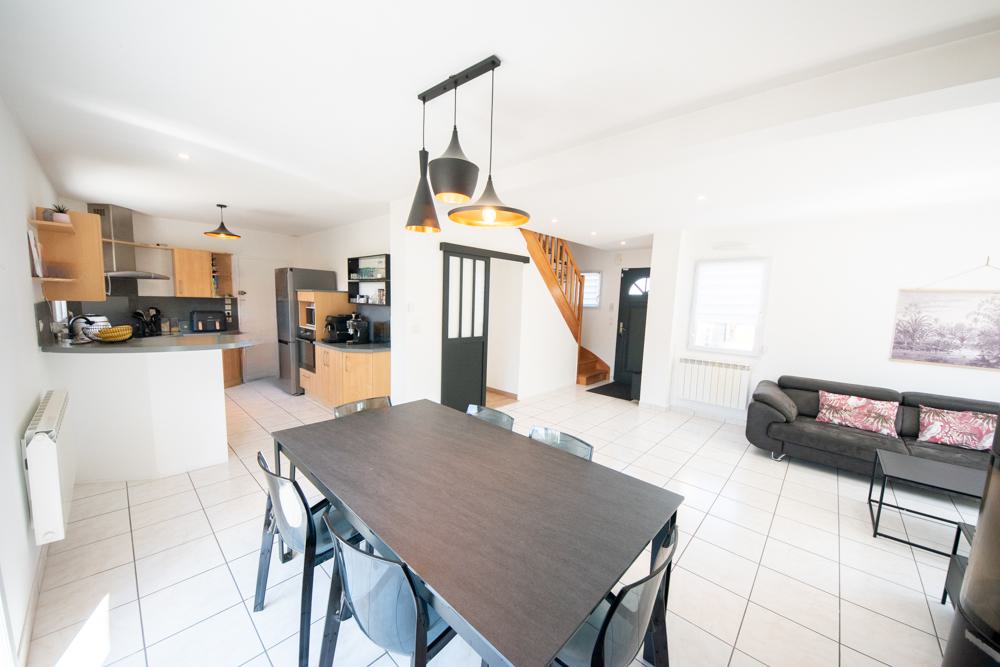 MAISON CONTEMPORAINE - 4 CHAMBRES (5 POSSIBLE) - PAS DE TRAVAUX A PREVOIR - TERRAIN 700 M2 - COUP DE COEUR photo 4