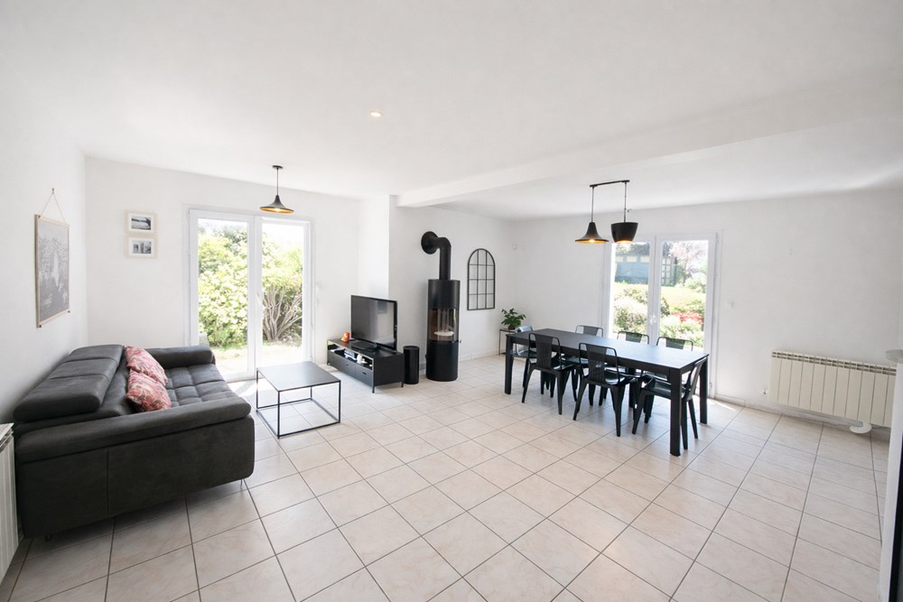 MAISON CONTEMPORAINE - 4 CHAMBRES (5 POSSIBLE) - PAS DE TRAVAUX A PREVOIR - TERRAIN 700 M2 - COUP DE COEUR photo 2