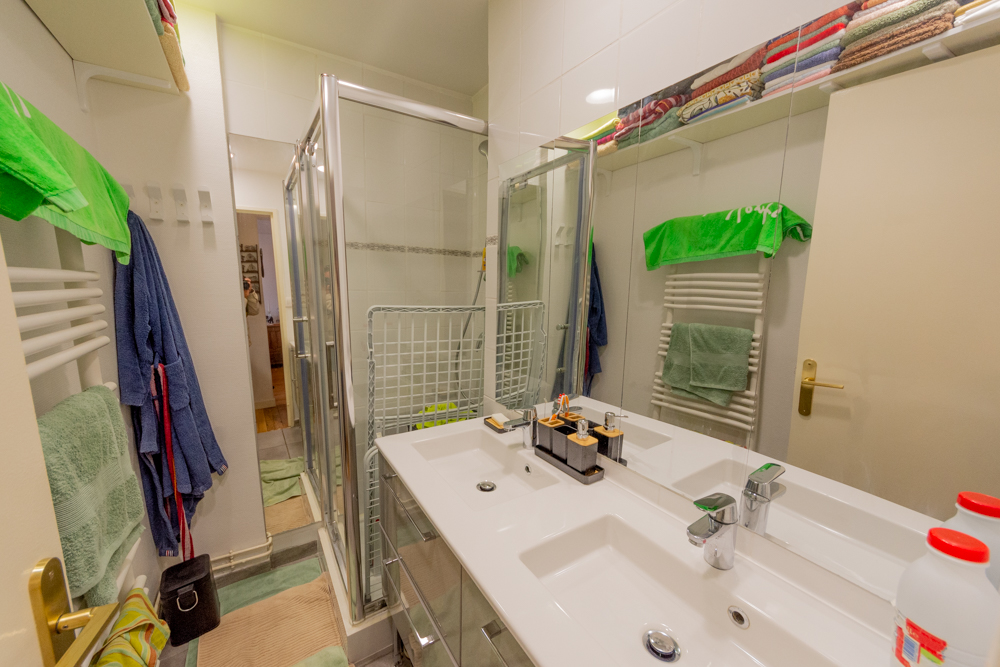 APPARTEMENT 52M² T4 - 2 CHAMBRES - VUE MER - ASCENSEUR - DALLE BETON - BEAU POTENTIEL photo 4