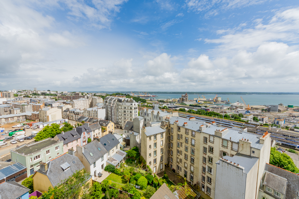 APPARTEMENT 52M² T4 - 2 CHAMBRES - VUE MER - ASCENSEUR - DALLE BETON - BEAU POTENTIEL photo 5