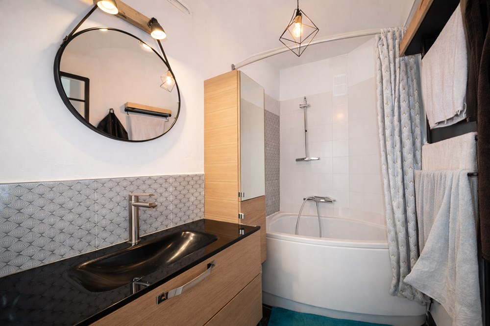 APPARTEMENT - 2 CHAMBRES - DPE C - DALLE BETON - ASCENSEUR - 4EME ETAGE SUR 5 - IDEALEMENT SITUE - BALCON - LOGGIA photo 5