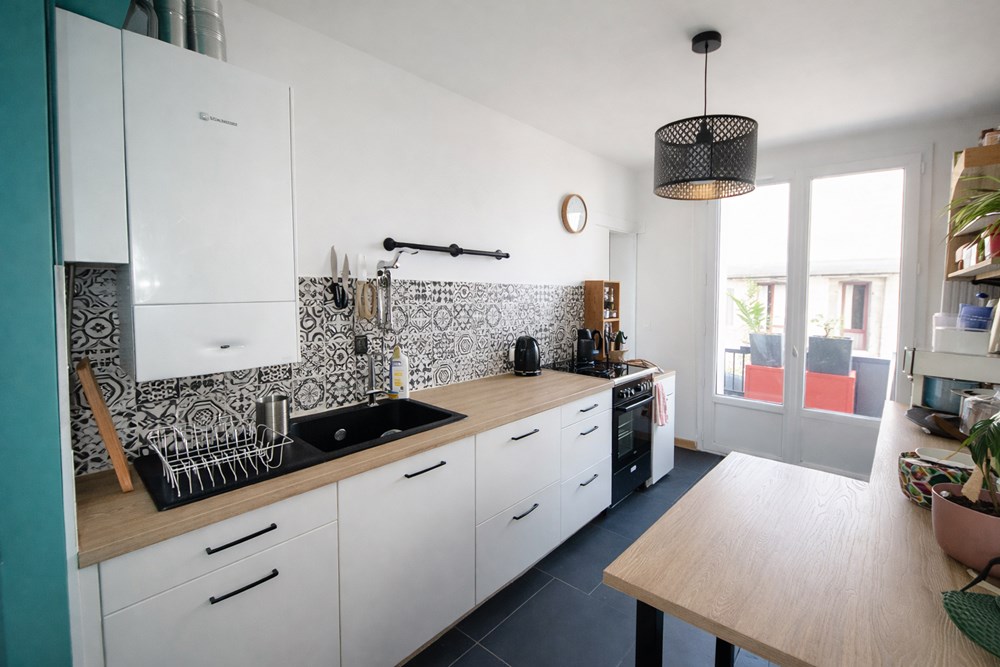 APPARTEMENT - 2 CHAMBRES - DPE C - DALLE BETON - ASCENSEUR - 4EME ETAGE SUR 5 - IDEALEMENT SITUE - BALCON - LOGGIA photo 3