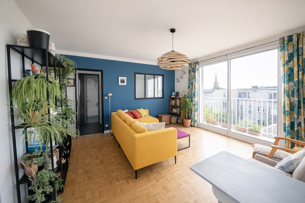 APPARTEMENT - 2 CHAMBRES - DPE C - DALLE BETON - ASCENSEUR - 4EME ETAGE SUR 5 - IDEALEMENT SITUE - BALCON - LOGGIA
