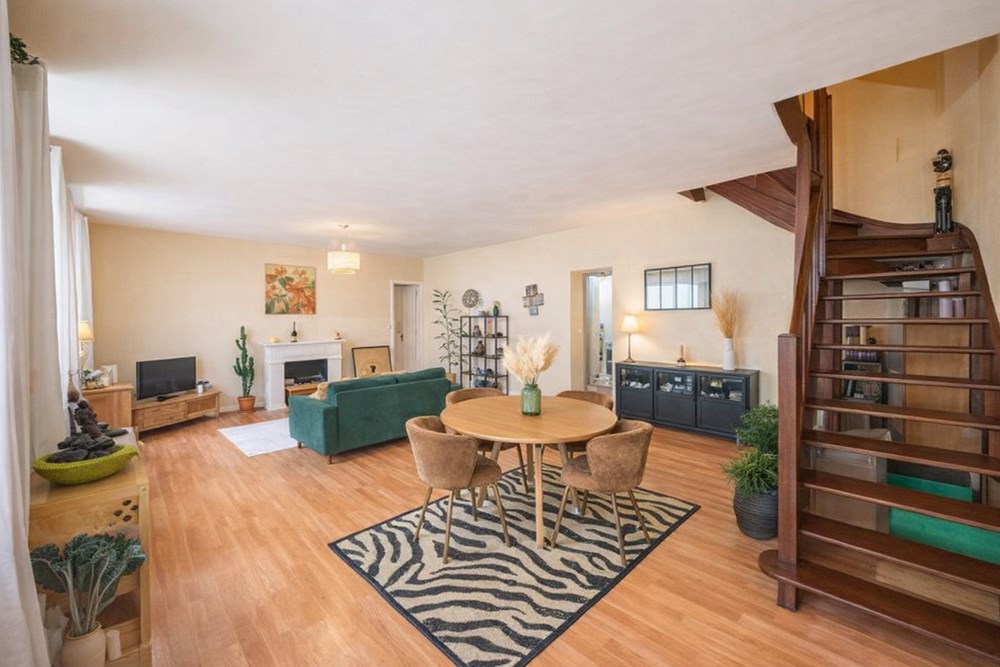 APPARTEMENT - DUPLEX - T5 - 4 CHAMBRES - BEAUX VOLUMES - SUITE PARENTALE DPE C - IDEALEMENT SITUE