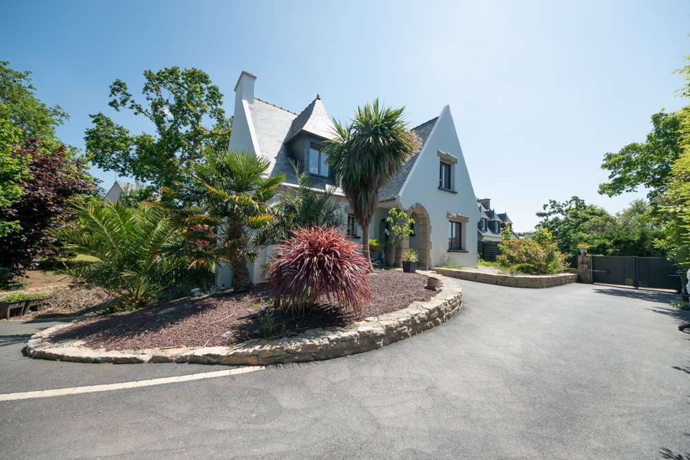 MAISON ENTIEREMENT RENOVEE - 155 M2 HABITABLE - 245 M2 UTILE - 1100 M2 DE TERRAIN - RARE - COUP DE COEUR photo 3