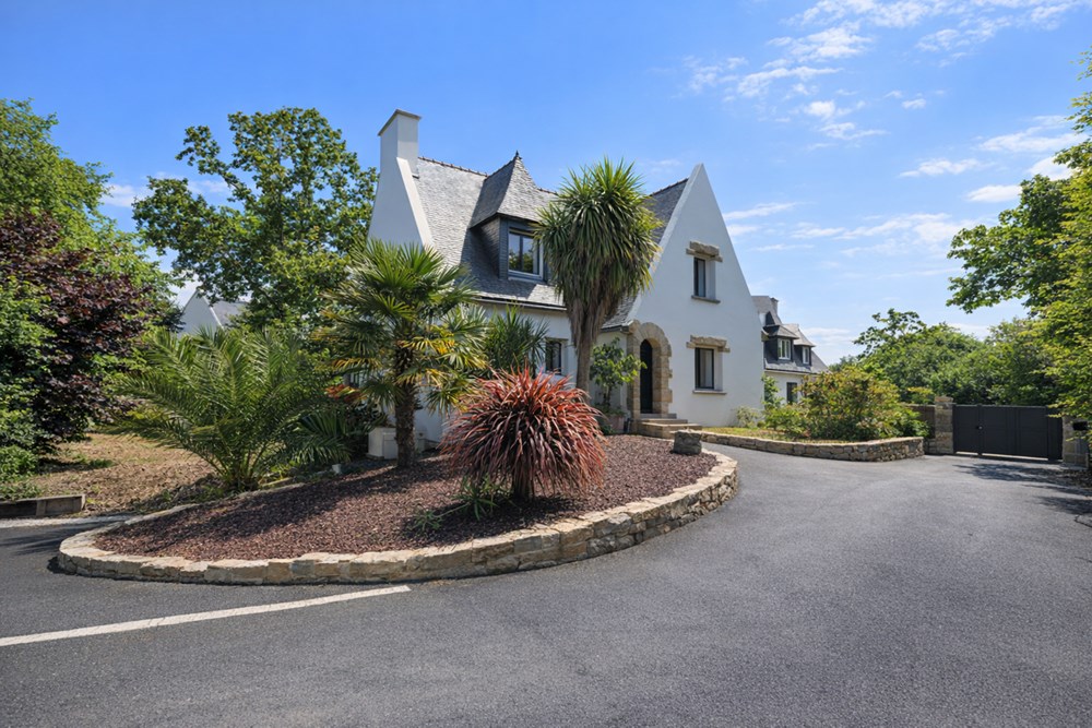 MAISON ENTIEREMENT RENOVEE - 155 M2 HABITABLE - 245 M2 UTILE - 1100 M2 DE TERRAIN - RARE - COUP DE COEUR
