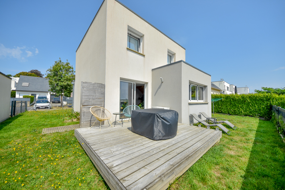 MAISON RECENTE 92M² T5 DE 2015 - 3 CHAMBRES - GARAGE - LOCATAIRES EN PLACE SUR TERRAIN CLOS DE 320M²