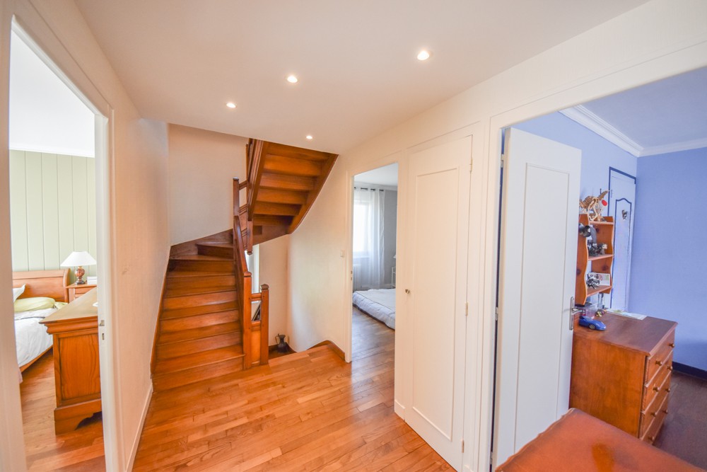 MAISON 106M² - 4 CHAMBRES /6 POSSIBLES - GRANDE PIECE DE VIE - FENETRES RECENTES - RARE - COMBLES 65M² - FORT POTENTIEL photo 4