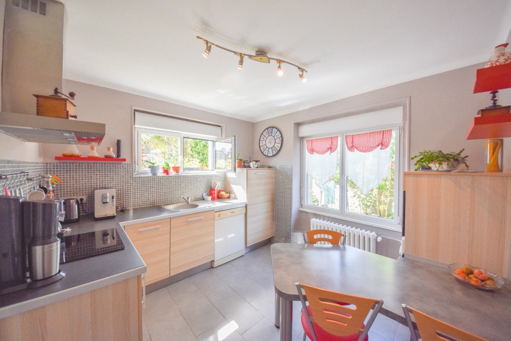 MAISON 106M² - 4 CHAMBRES /6 POSSIBLES - GRANDE PIECE DE VIE - FENETRES RECENTES - RARE - COMBLES 65M² - FORT POTENTIEL photo 5