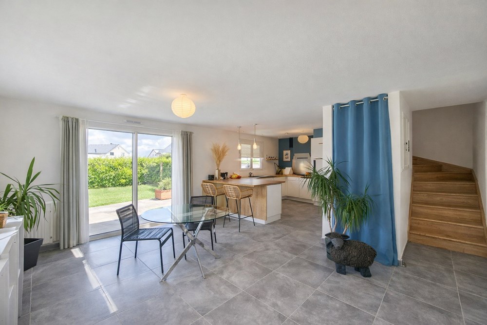 MAISON CONTEMPORAINE 2021 DE 110M² SUR 300M² DE TERRAIN - PIECE DE VIE DE 50M² - 3 CHAMBRES - NON MITOYENNE - RARE - COUP DE COEUR photo 3