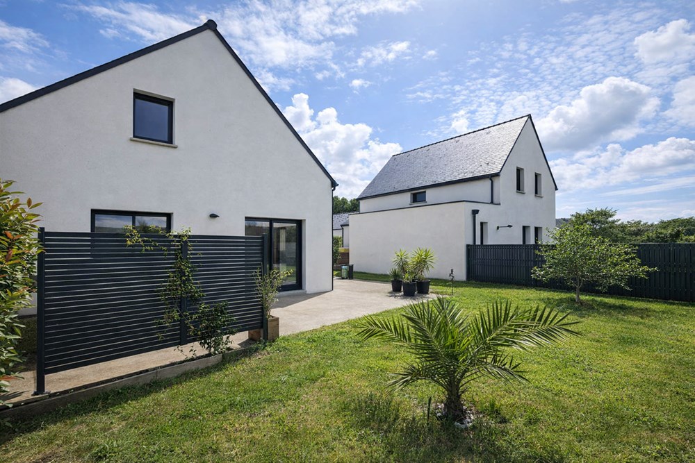 MAISON CONTEMPORAINE 2021 DE 110M² SUR 300M² DE TERRAIN - PIECE DE VIE DE 50M² - 3 CHAMBRES - NON MITOYENNE - RARE - COUP DE COEUR