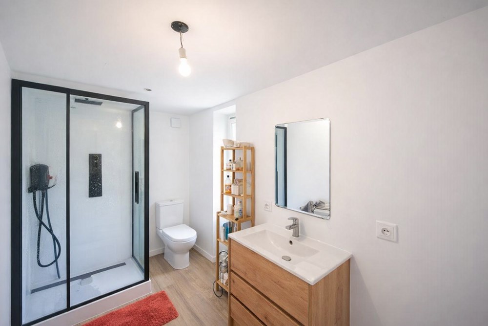 MAISON 110M² - PIECE DE VIE 50M² - 4 CHAMBRES - CENTRE VILLE - RENOVATION RECENTE - DPE D - RARE photo 4