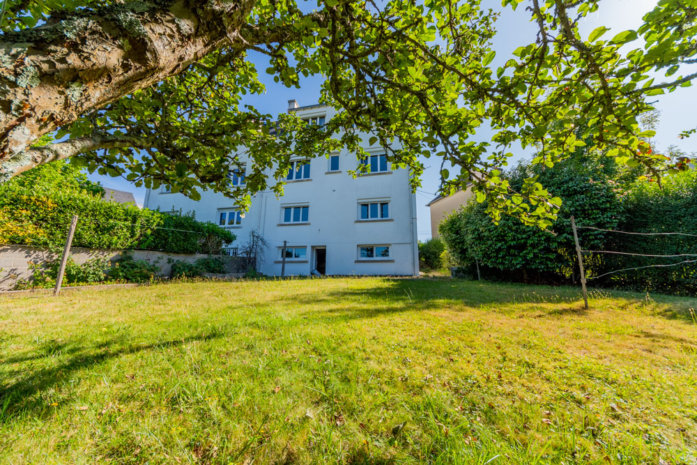MAISON T7 166M² - GARAGE - 6 CHAMBRES - BEAU POTENTIEL - SOUS-SOL 40M² SUR TERRAIN DE 520M²