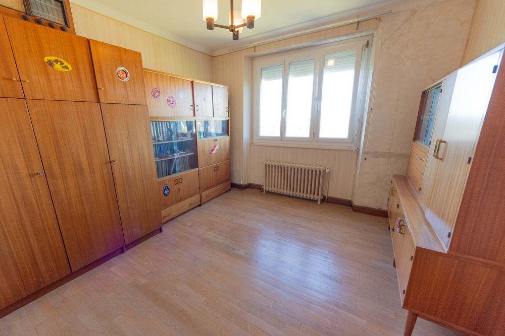 MAISON T7 166M² - GARAGE - 6 CHAMBRES - BEAU POTENTIEL - SOUS-SOL 40M² SUR TERRAIN DE 520M² photo 5