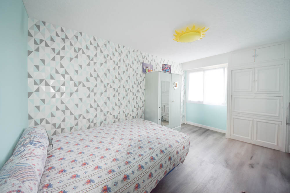 APPARTEMENT DE 83 M2 - 3 CHAMBRES - DERNIER ETAGE - BALCON - SANS VIS A VIS - DALLE BETON - CHAUFFAGE INDIVIDUEL - SANS TRAVAUX - PROXIMITE NOUVELLE LIGNE TRAM photo 4