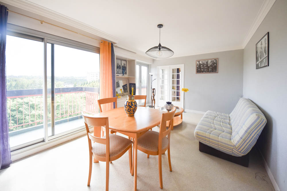 APPARTEMENT DE 83 M2 - 3 CHAMBRES - DERNIER ETAGE - BALCON - SANS VIS A VIS - DALLE BETON - CHAUFFAGE INDIVIDUEL - SANS TRAVAUX - PROXIMITE NOUVELLE LIGNE TRAM photo 3