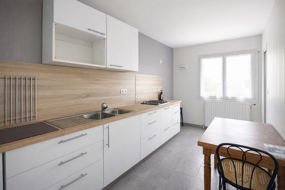 APPARTEMENT DE 83 M2 - 3 CHAMBRES - DERNIER ETAGE - BALCON - SANS VIS A VIS - DALLE BETON - CHAUFFAGE INDIVIDUEL - SANS TRAVAUX - PROXIMITE NOUVELLE LIGNE TRAM photo 2