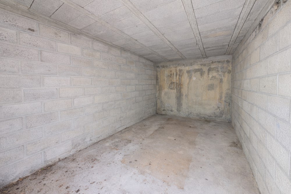 GARAGE INDIVIDUEL 13,2M² POUR STATIONNEMENT 1 VOITURE OU STOCKAGE - PORTE EN BOIS photo 2