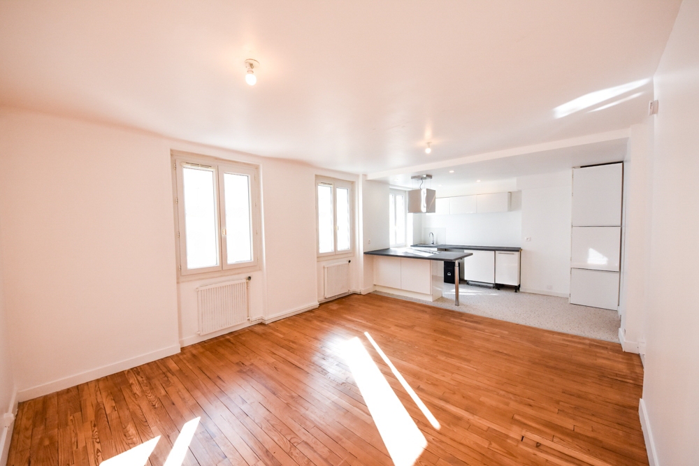 APPARTEMENT T4 81M² - DALLE BETON - 3 CHAMBRES - LUMINEUX - AUCUNS TRAVAUX - CAVE