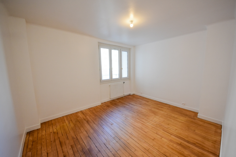 APPARTEMENT T4 81M² - DALLE BETON - 3 CHAMBRES - LUMINEUX - AUCUNS TRAVAUX - CAVE photo 4