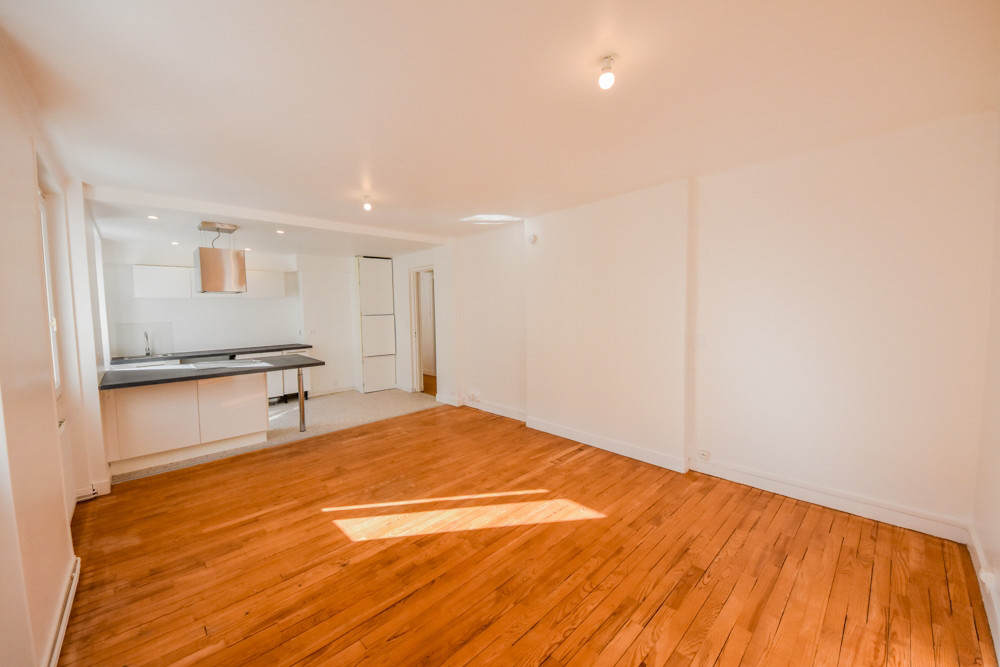 APPARTEMENT T4 81M² - DALLE BETON - 3 CHAMBRES - LUMINEUX - AUCUNS TRAVAUX - CAVE photo 3