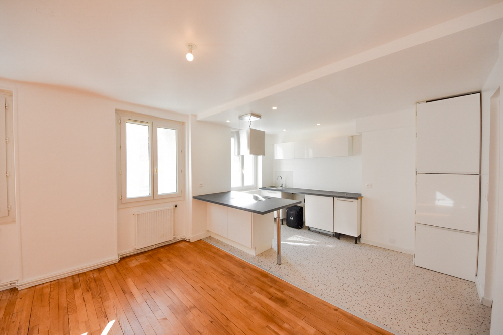 APPARTEMENT T4 81M² - DALLE BETON - 3 CHAMBRES - LUMINEUX - AUCUNS TRAVAUX - CAVE photo 2