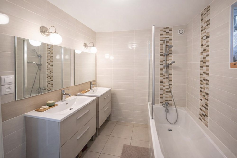 MAISON 90 M2 - LES HAUTS DE KERINOU - 3 CHAMBRES - RENOVEE A NEUF - AU CALME - TERRASSE SANS VIS A VIS - RARE - COUP DE COEUR photo 5