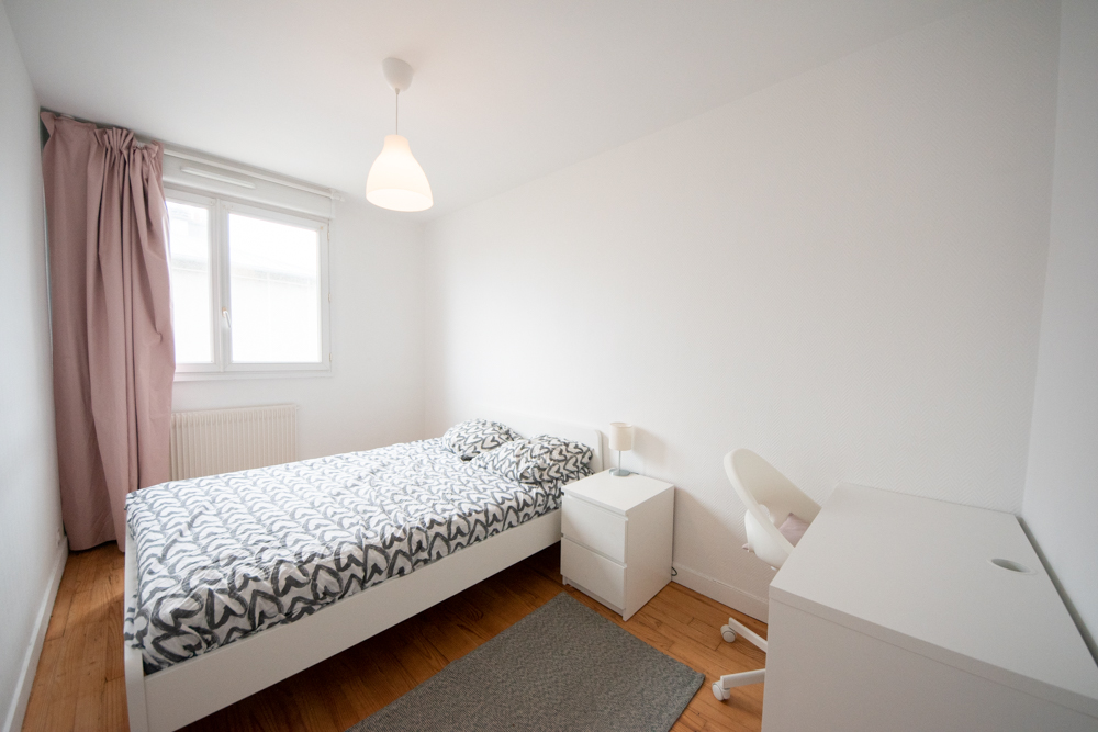 APPARTEMENT T4 - 3 CHAMBRES- IDEAL 1ER ACHAT OU COLOCATION - VENDU MEUBLE - SANS LOCATAIRE EN PLACE -EXCELLENT DPE photo 2