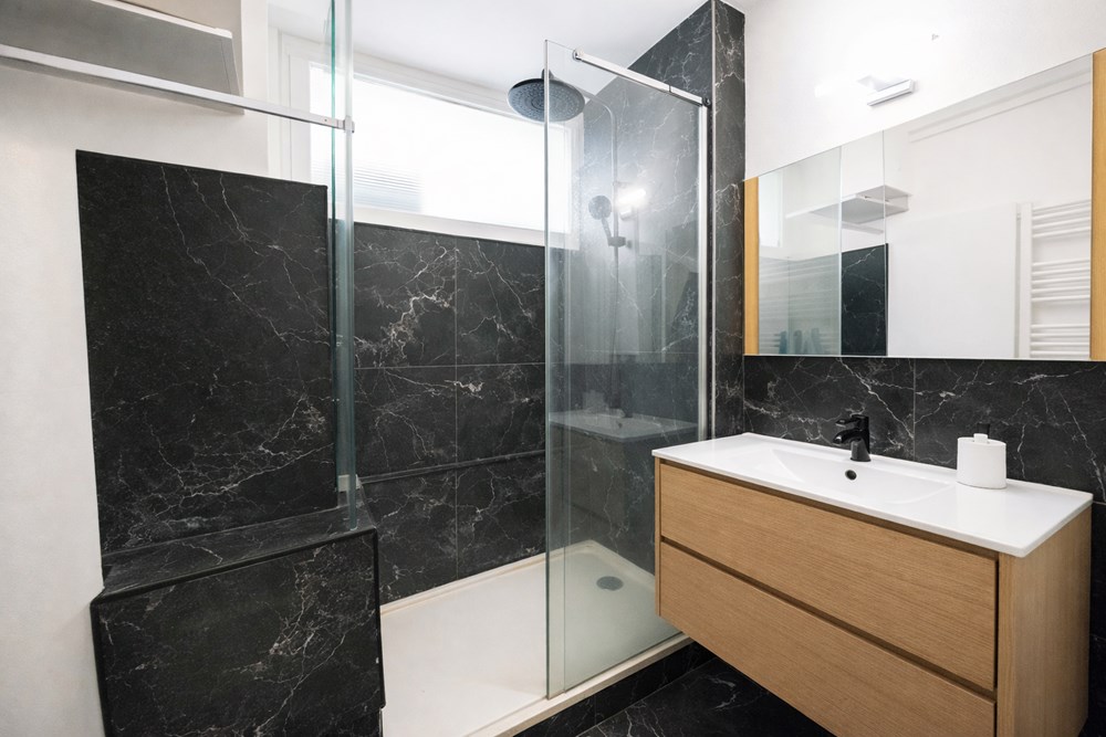 APPARTEMENT T4 - 3 CHAMBRES- IDEAL 1ER ACHAT OU COLOCATION - VENDU MEUBLE - SANS LOCATAIRE EN PLACE -EXCELLENT DPE photo 3
